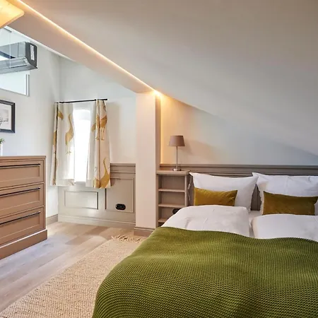 Goldmaedchen 93 - Honeymoon *